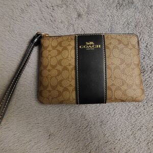 Coach Outlet Small Corner Zip Wristlet
